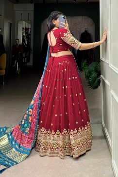 Alternative view of Dazzle With Every Drape lehenga choli in Georgette Fabric
