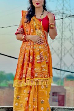 Alternative view of Bandhani Print Patola Saree in Vichitra Silk fabric in yellow color