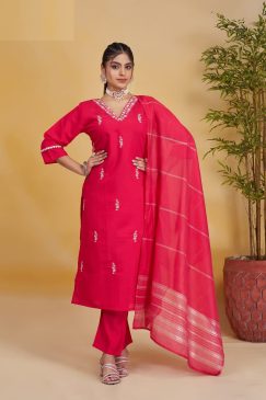 Alternative view of Kurta & Pant Dupatta Set in Silk Fabric In Red Color