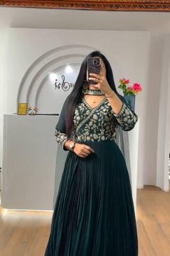 Alternative view of Green Color Beautiful Gown in Georgette Fabric
