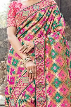 Alternative view of Magenta And Green Art Banarasi Silk Saree