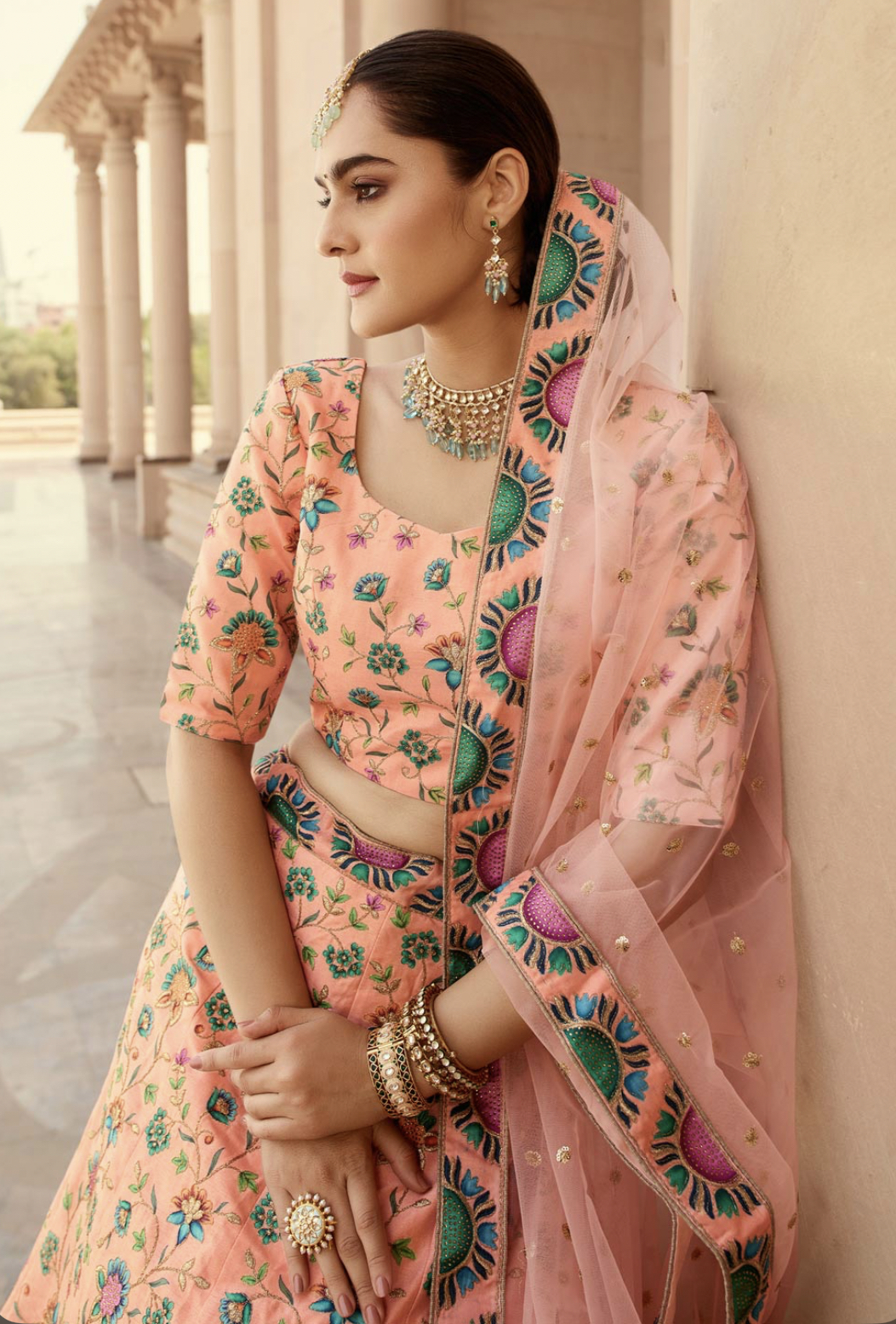 Matching jewellery for peach lehenga sale