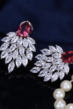 Zirconia Shining Leaf Drop Earrings